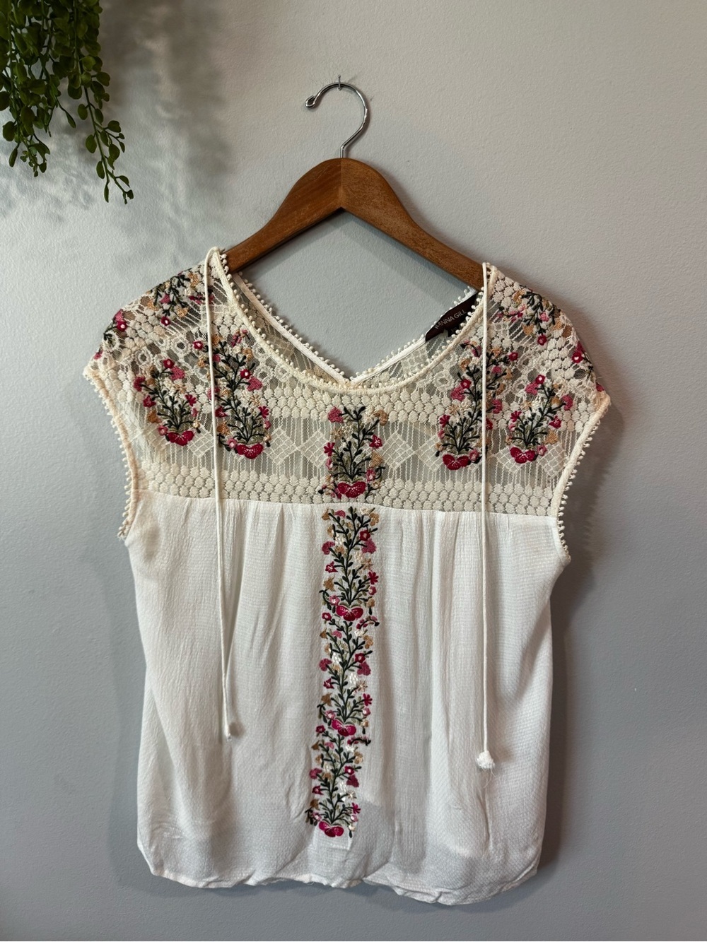 Ranna Gill Cream Blouse with Pink & Green Floral Embroidery Sz Xs